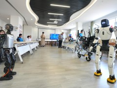 探访北京市经开区智慧康养机器人养老驿站 科技与温暖相伴相融